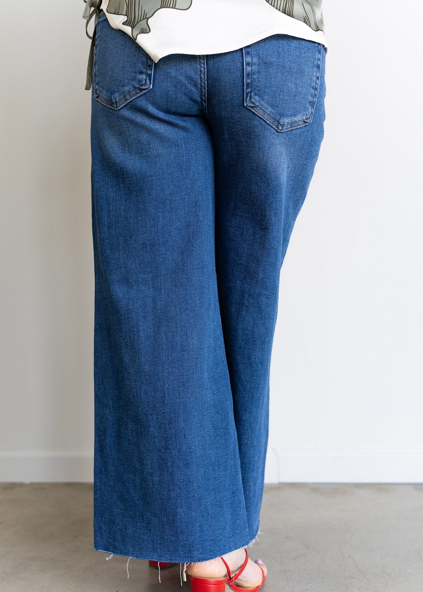 Della Front Slit Crop Jeans