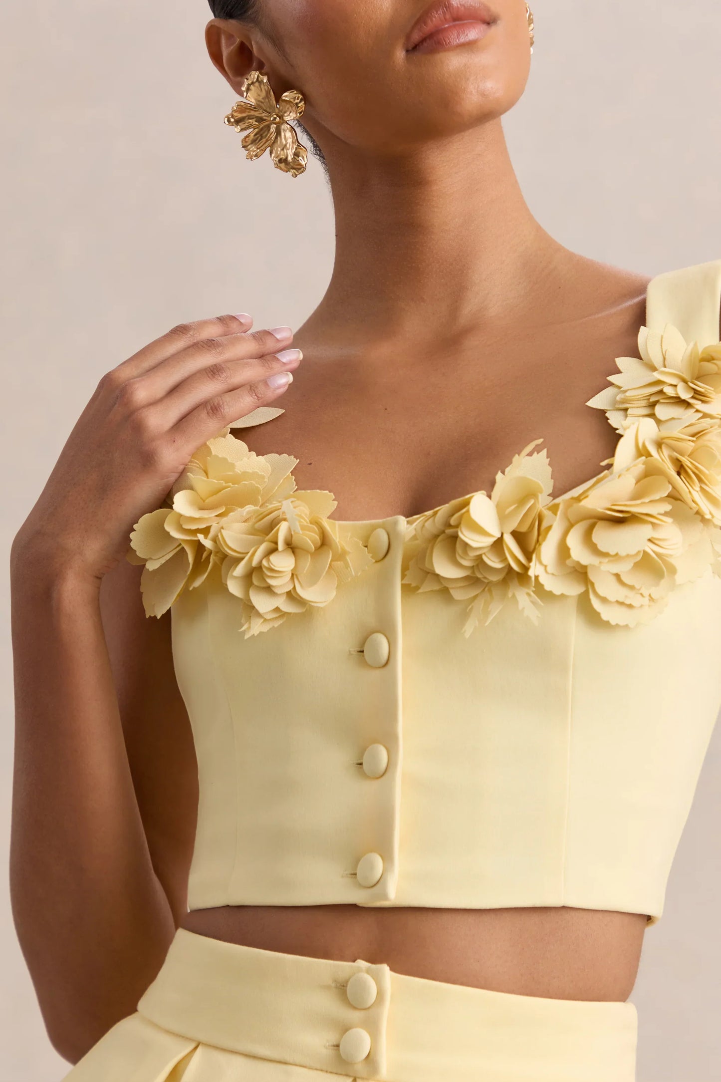 Caprielle Lemon Scoop Neck Crop Top With Corsage Detailing
